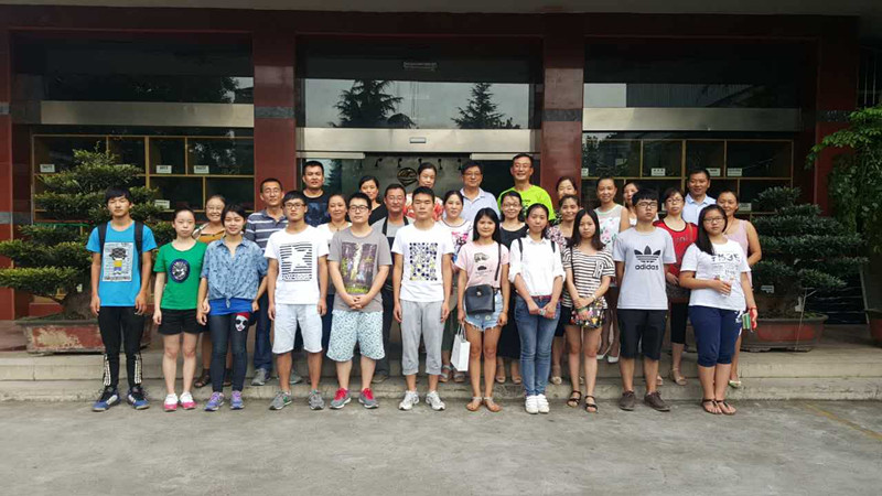 點(diǎn)點(diǎn)愛心，溫暖真情--2015年寶業(yè)（集團(tuán)）公司“愛心助學(xué)”活動(dòng)報(bào)道